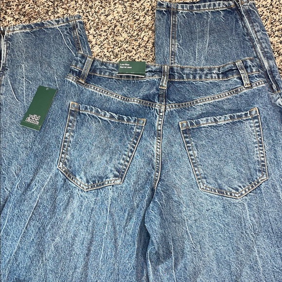 🆕 Wild Fable Barrel Zippered Bottom Low Rise Rigid Denim Jeans Sz 4 | NWT - Picture 9 of 13